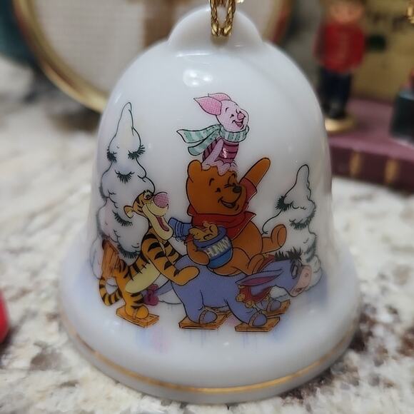 🎄 Winnie The Pooh Bell Christmas Ornament Disney Decor - Picture 2 of 5